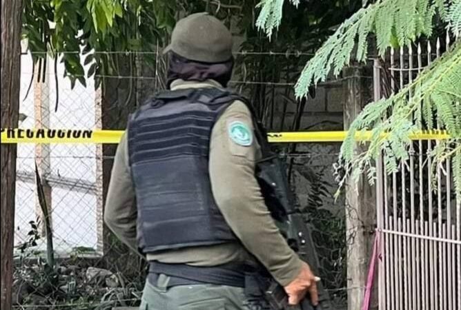 LO ACRIBILLAN AFUERA DE SU CASA