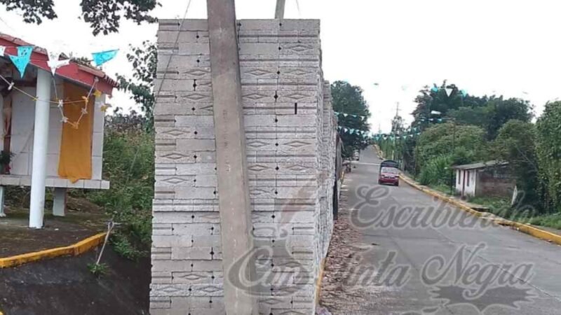 EX “SUSPIRANTE” A ALCALDE SE ADUEÑA DE LAS BANQUETAS