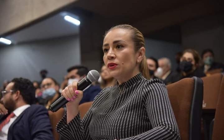 ORFIS “RETIENE” CONSTANCIAS DE LIBERACIÓN, ACUSA NORA LAGUNES