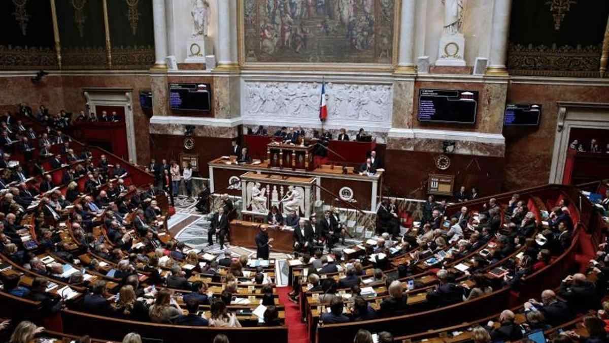 CONDENAN INCIDENTE RACISTA EN EL PARLAMENTO FRANCÉS