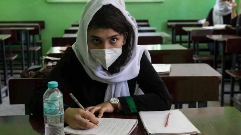 CASI 24 MIL MUJERES AFGANAS APRUEBAN PRIMER EXAMEN DE INGRESO A LA UNIVERSIDAD