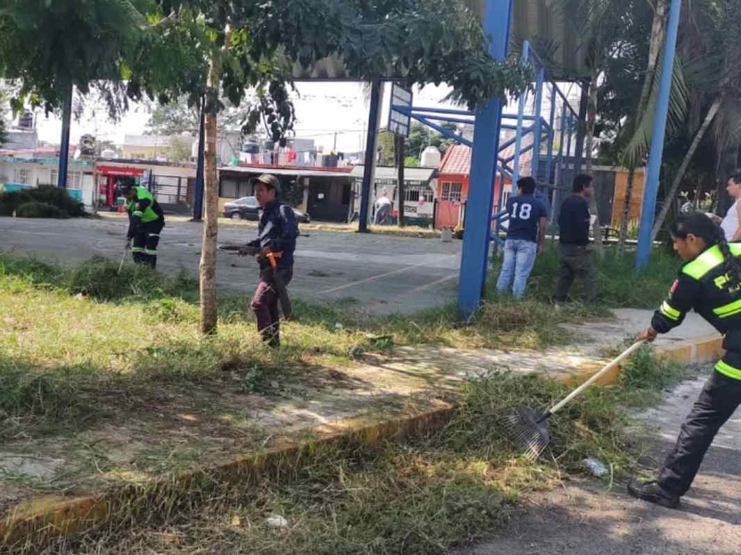 ATIENDE AYUNTAMIENTO SOLICITUDES DE “BANQUETA SEGURA”