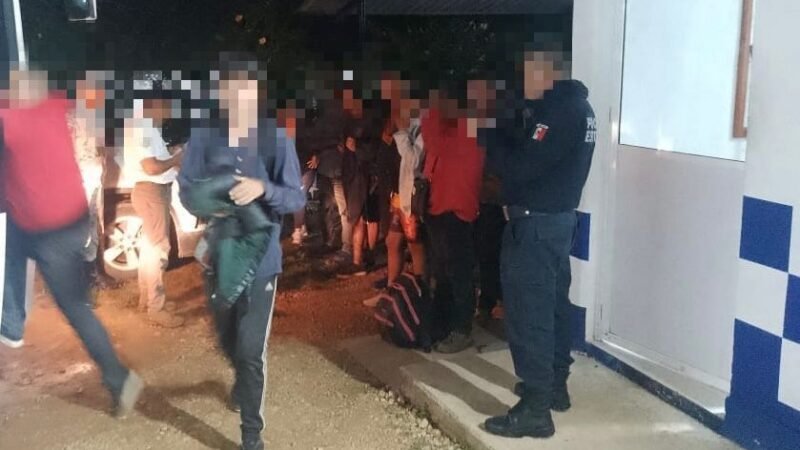 INTERVIENEN A 32 MIGRANTES