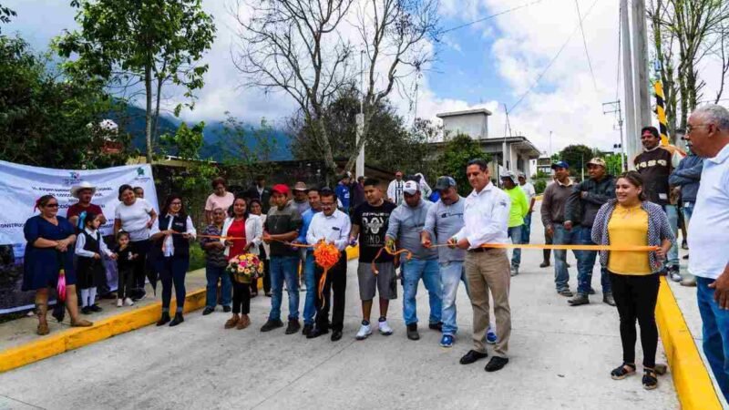 ALCALDE DE COSCO INAUGURA OBRAS EN TOZONGO Y TLALTENGO