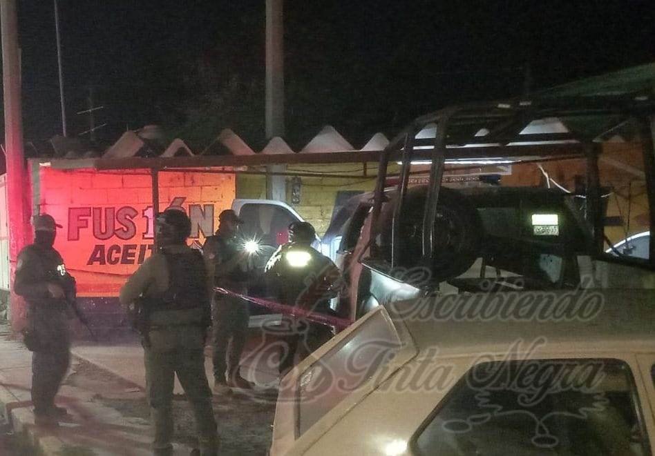 LANZAN MOLOTOV A PATRULLA DE FUERZA CIVIL