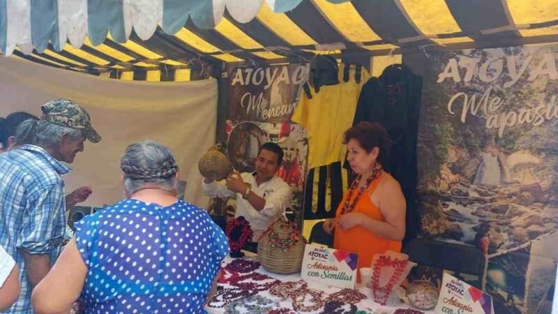 PROMUEVEN TURISMO Y CULTURA DE ATOYAC EN CORREDOR ARTESANAL DE TEPATLAXCO