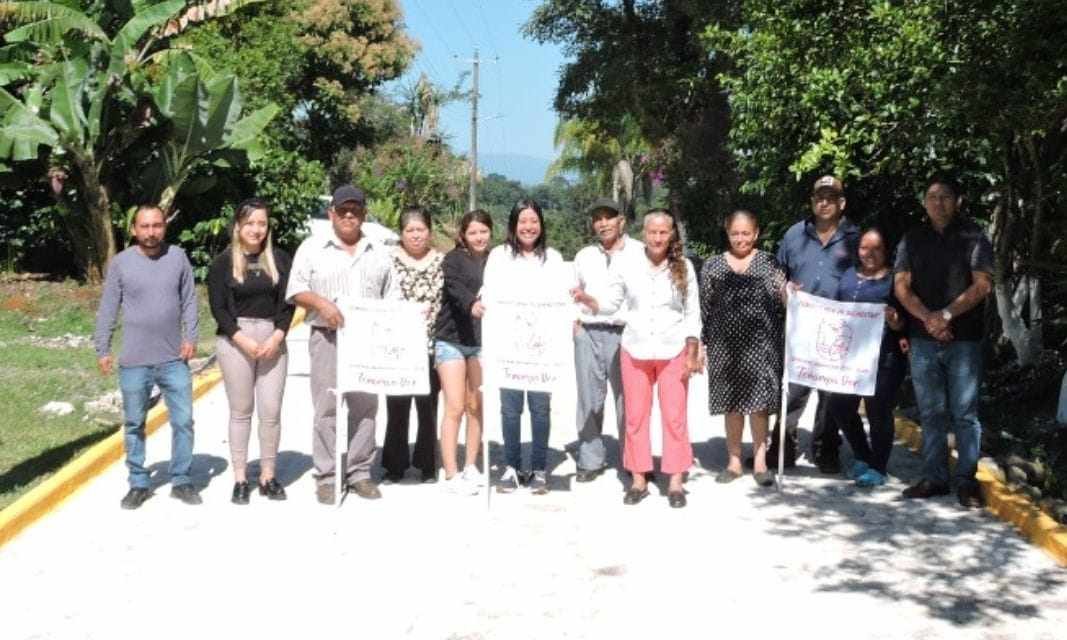 ALCALDESA DE TENAMPA ENTREGA OBRA EN LA REFORMA
