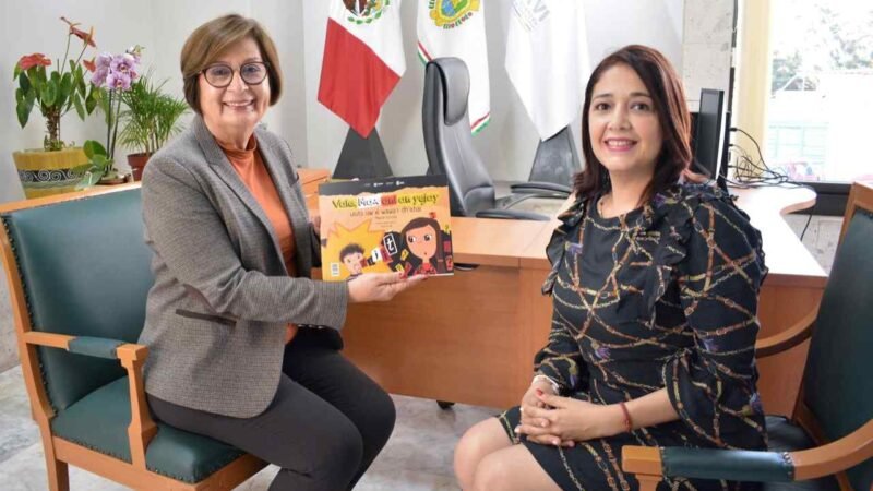 RECIBE PRESIDENTA DEL CONGRESO LIBRO PARA NIÑOS SOBRE DATOS PERSONALES