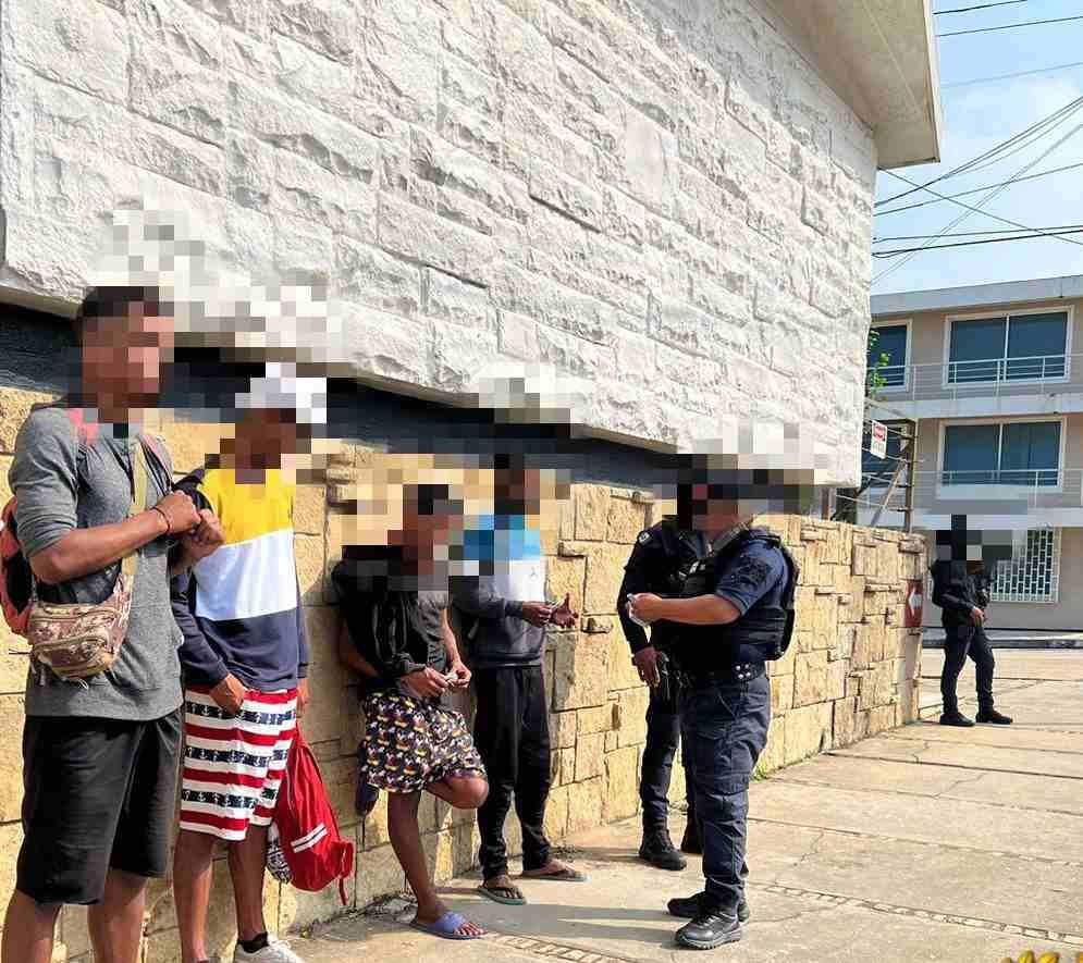 INTERVIENEN A 30 INDOCUMENTADOS