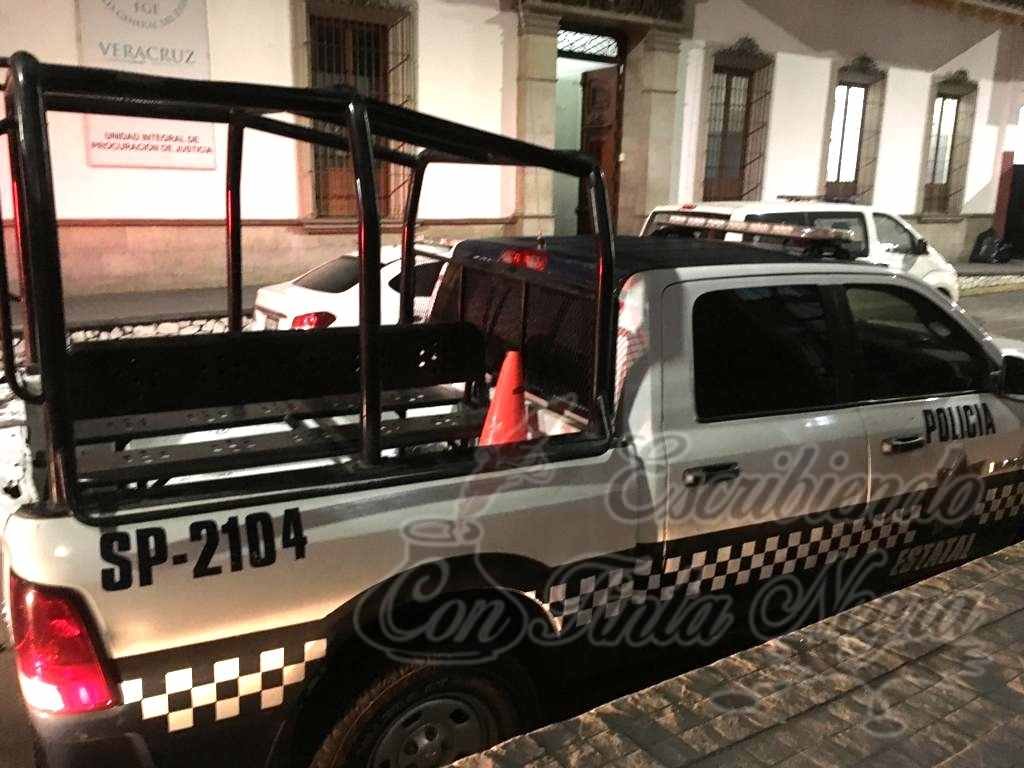 DETIENEN A TAXISTA GOLPEADOR