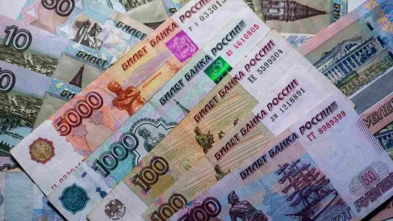 ECONOMÍA RUSA ENTRA EN RECESIÓN, CON CAÍDA TRIMESTRAL DE 4% DEL PIB