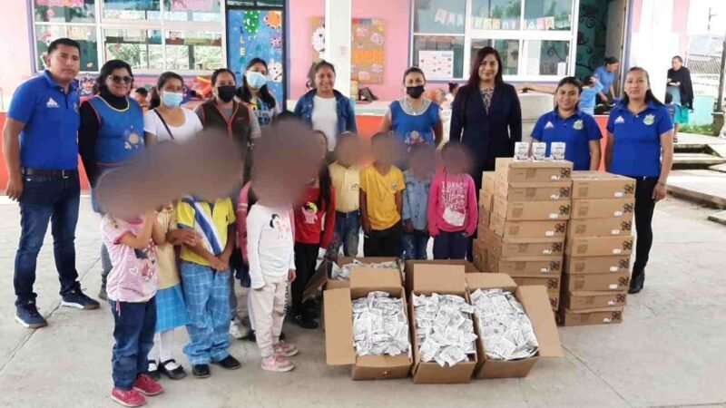 LLEVAN DESAYUNOS A ESCUELAS DE CALCAHUALCO