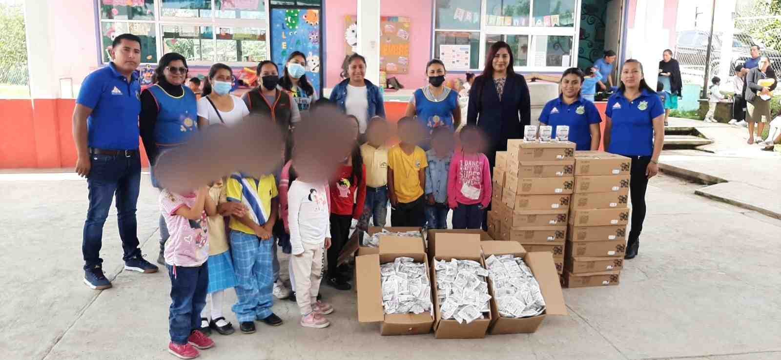 LLEVAN DESAYUNOS A ESCUELAS DE CALCAHUALCO