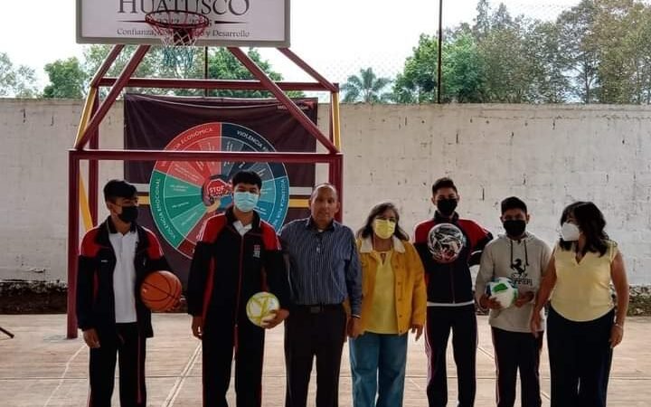 DONA ALCALDE EQUIPO DEPORTIVO A TELESECUNDARIA