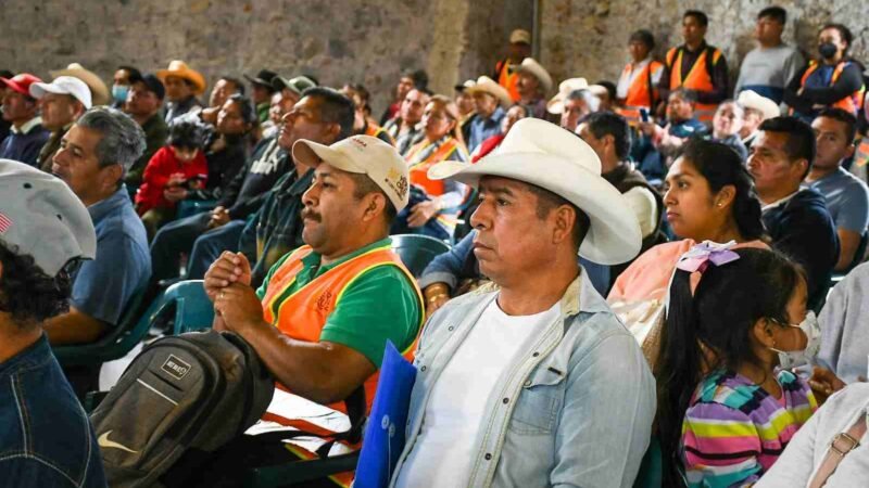 ENTREGAN EQUIPOS A ESCUELAS CAMPESINAS