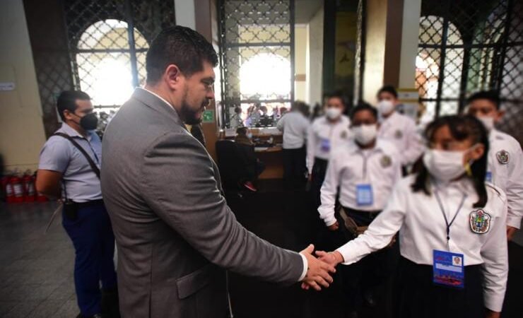 NIÑOS PARTICIPAN EN RUTA DE LA INSURGENCIA