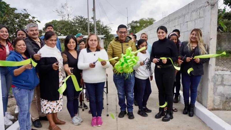 ERNESTO RUÍZ INAUGURA OBRA DE PAVIMENTACIÓN
