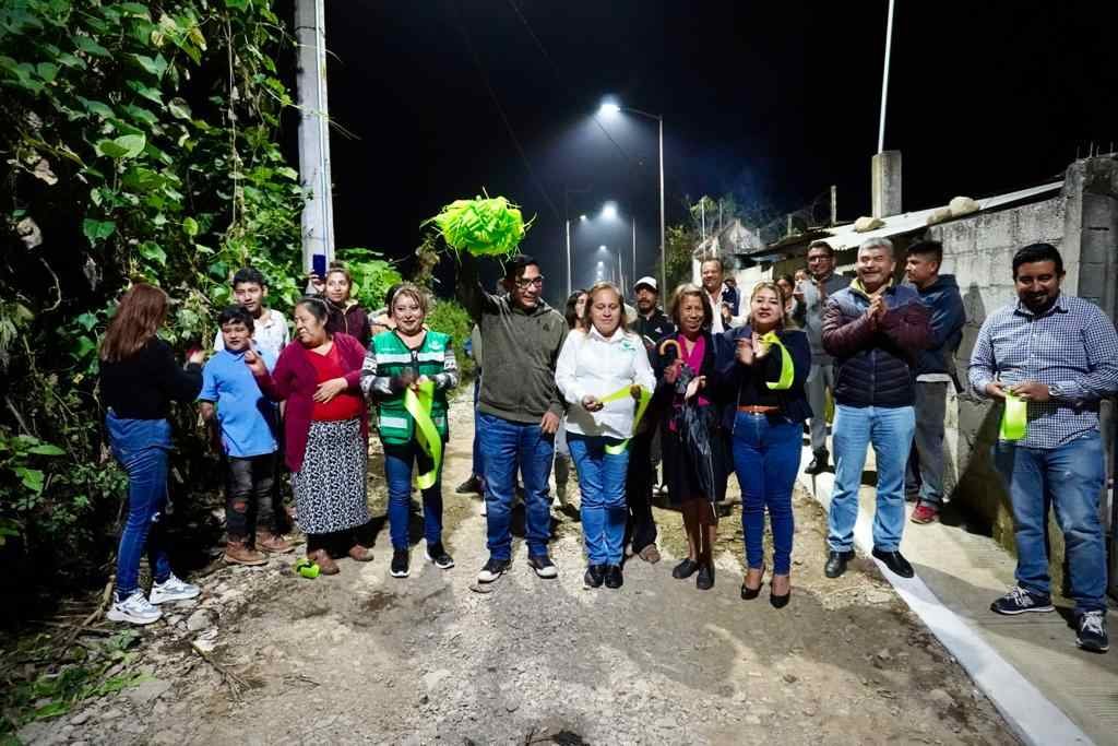ENTREGA ALCALDE PAVIMENTACIÓN EN XONOTZINTLA