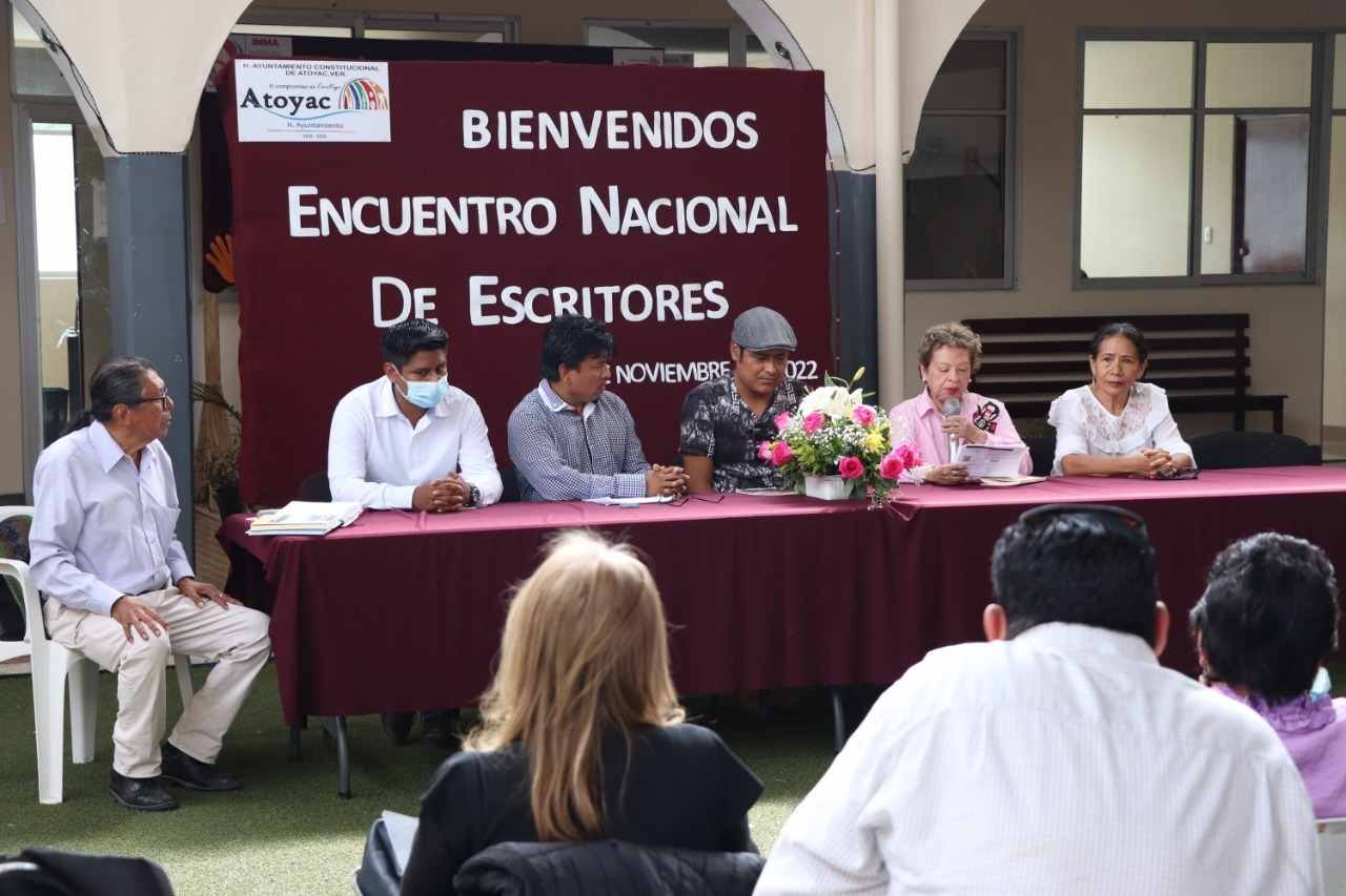 RECIBE ATOYAC A ESCRITORES Y ESCRITORAS DE 7 ENTIDADES DEL PAÍS