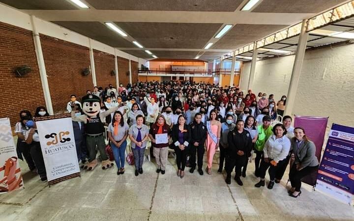 ALERTAN A JÓVENES SOBRE DELITOS CIBERNÉTICOS Y CIBER ACOSO