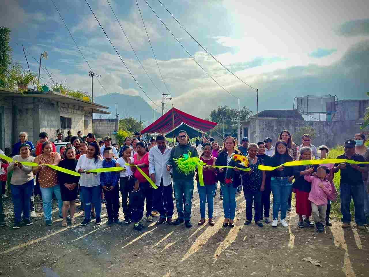 INAUGURA ERNESTO RUIZ AMPLIACIÓN DE ELECTRIFICACIÓN