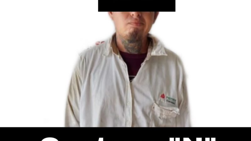 SE ENFRENTA CON LA POLICÍA A BALAZOS Y LO DETIENEN