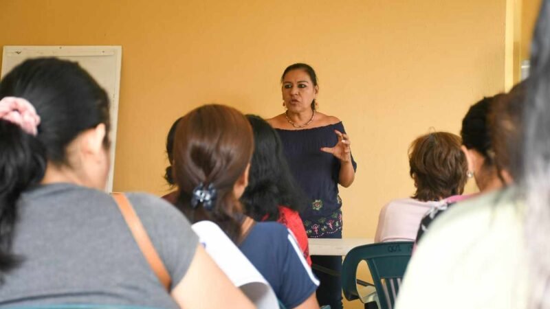 CAPACITA FOMENTO AGROPECUARIO A PRODUCTORES EN MANEJO DE PLANTAS ORNAMENTALES