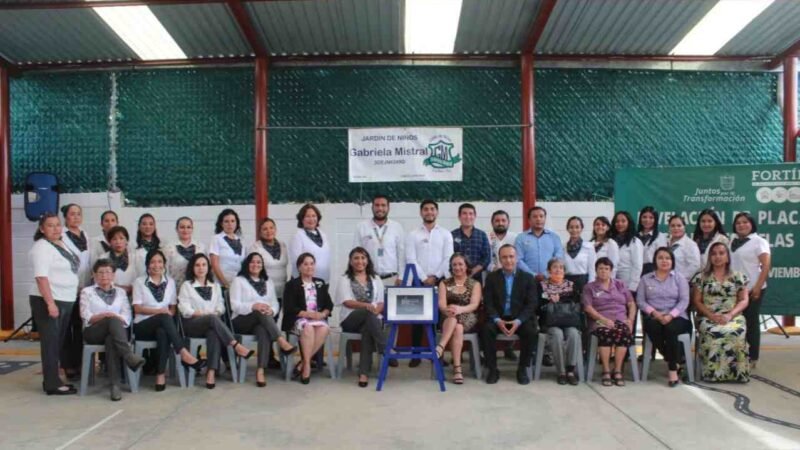 DEVELAN PLACA CONMEMORATIVA EN JARDÍN DE NIÑOS GABRIELA MISTRAL