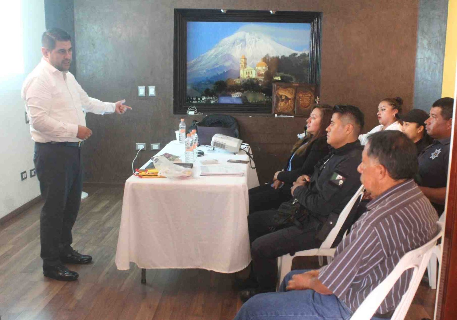 CAPACITAN A POLICÍA DE ALPATLÁHUAC