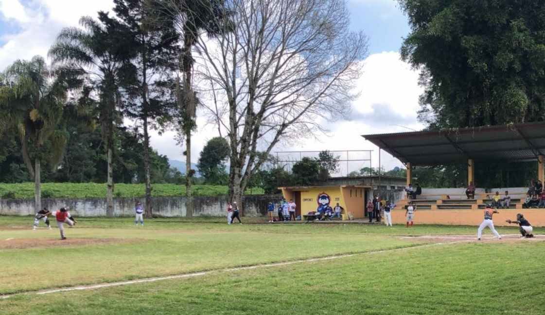 CACHORROS DE COSCOMATEPEC SE IMPONEN A BRAVOS DE PEÑUELA