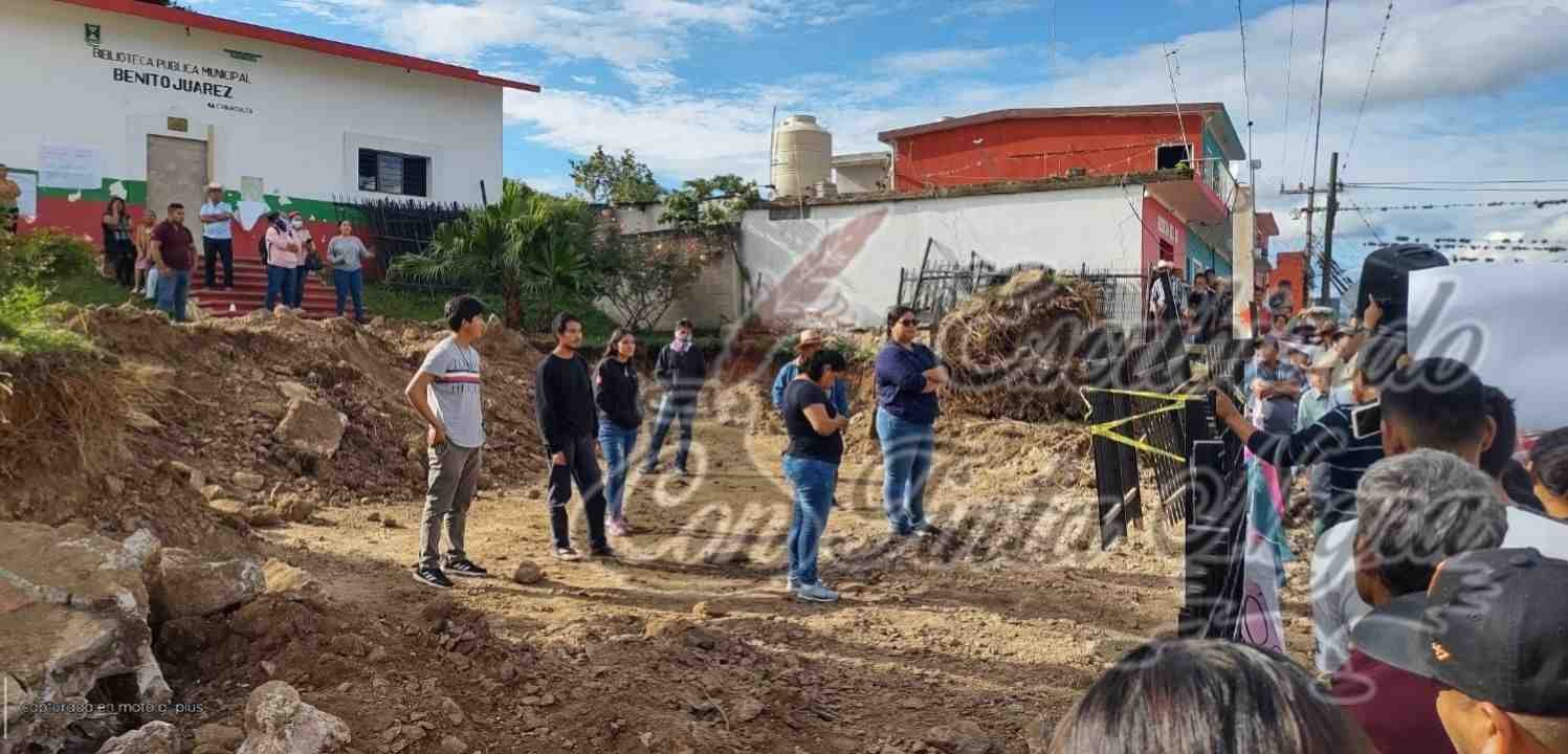 INSISTEN EN DESTRUIR BIBLIOTECA PARA CONSTRUIR SUCURSAL DE BIENESTAR