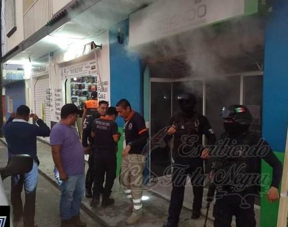 SE MOVILIZAN POR INCENDIO EN FINANCIERA DE HUATUSCO