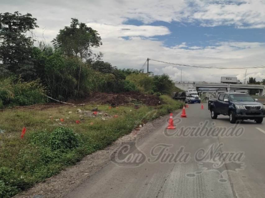 ENCUENTRAN RESTOS HUMANOS JUNTO A LA AUTOPISTA