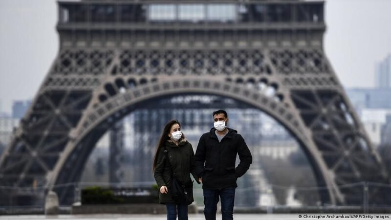 ANALIZA FRANCIA REIMPONER USO DE CUBREBOCAS POR REPUNTE DE COVID-19