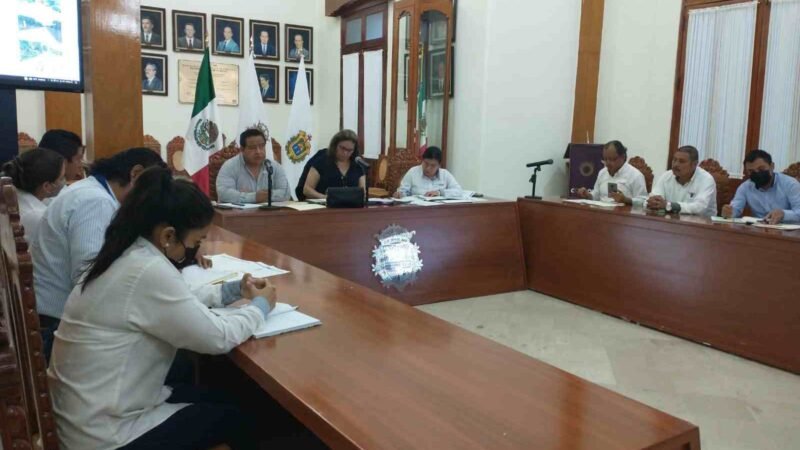 SE REÚNE REGIDORA CON CONSTRUCTORAS PARA AGILIZAR OBRAS