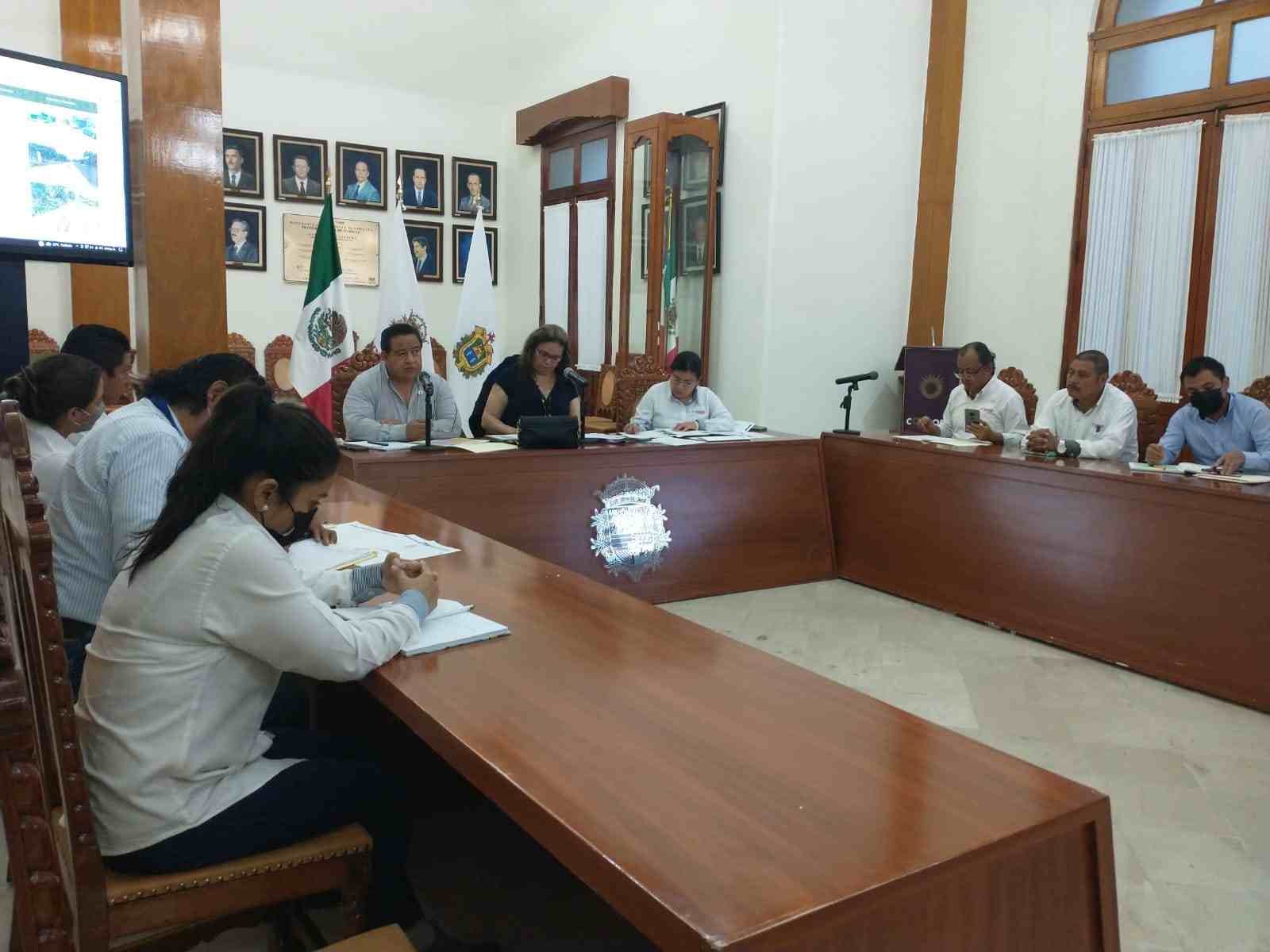 SE REÚNE REGIDORA CON CONSTRUCTORAS PARA AGILIZAR OBRAS