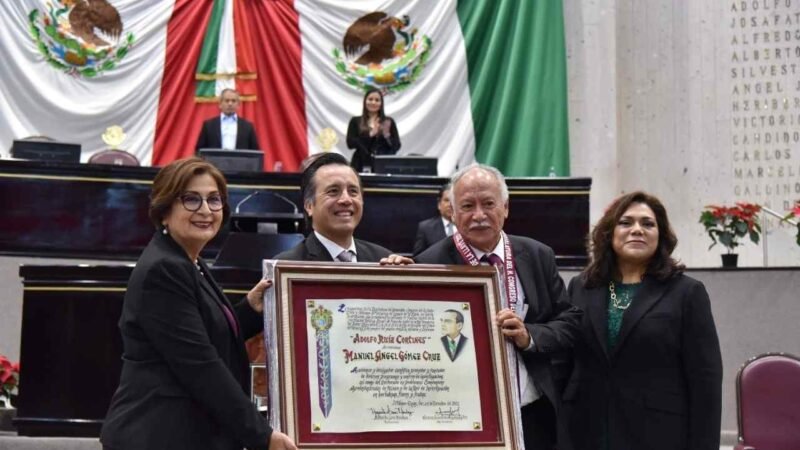 MANUEL GÓMEZ GANADOR DE MEDALLA ADOLFO RUIZ CORTINES 2022