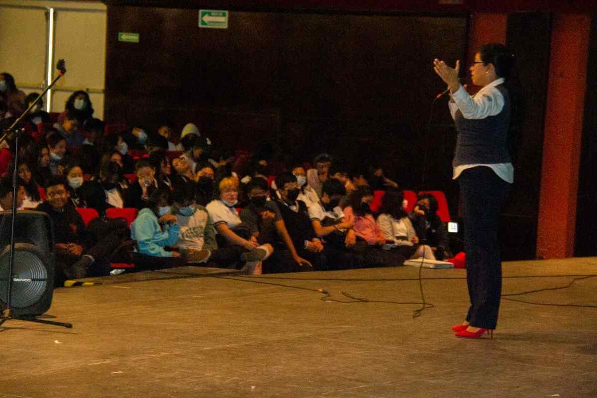 IMPARTE INSTITUTO MUNICIPAL DE MUJERES DE CÓRDOBA CONFERENCIA “VIOLENCIA EN EL NOVIAZGO”