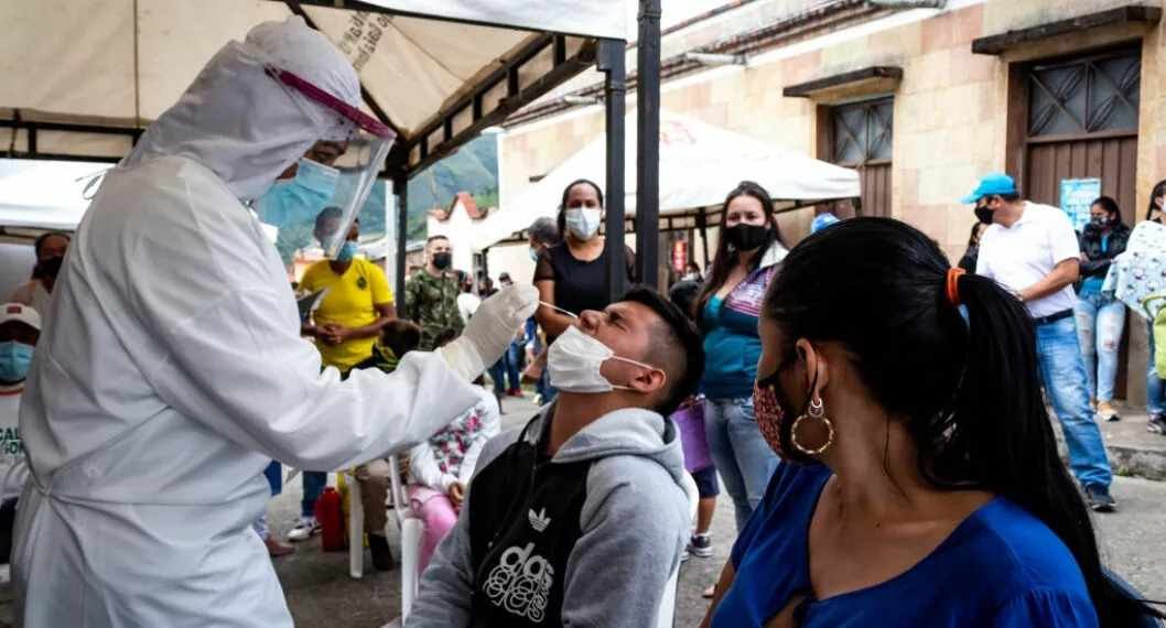 CONTAGIOS COVID SE DISPARAN EN MÉXICO