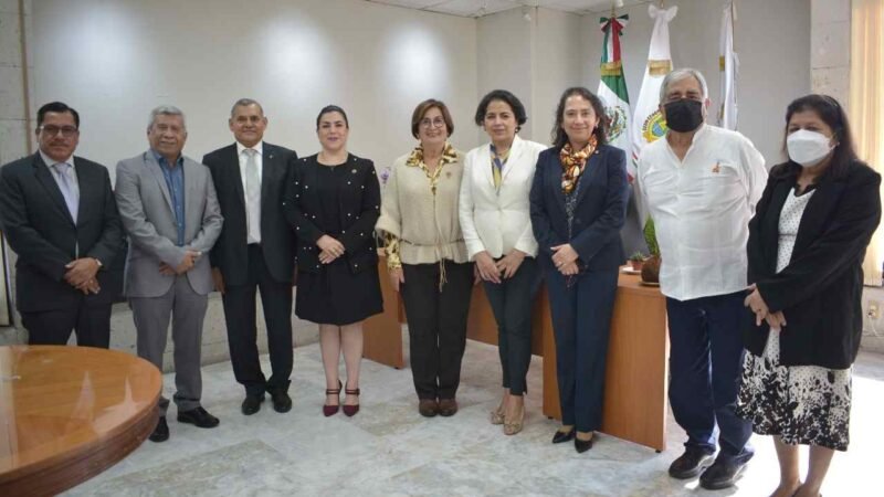 ATIENDE PRESIDENTA DEL CONGRESO A REPRESENTANTES DE LA UV