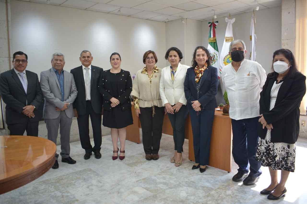 ATIENDE PRESIDENTA DEL CONGRESO A REPRESENTANTES DE LA UV