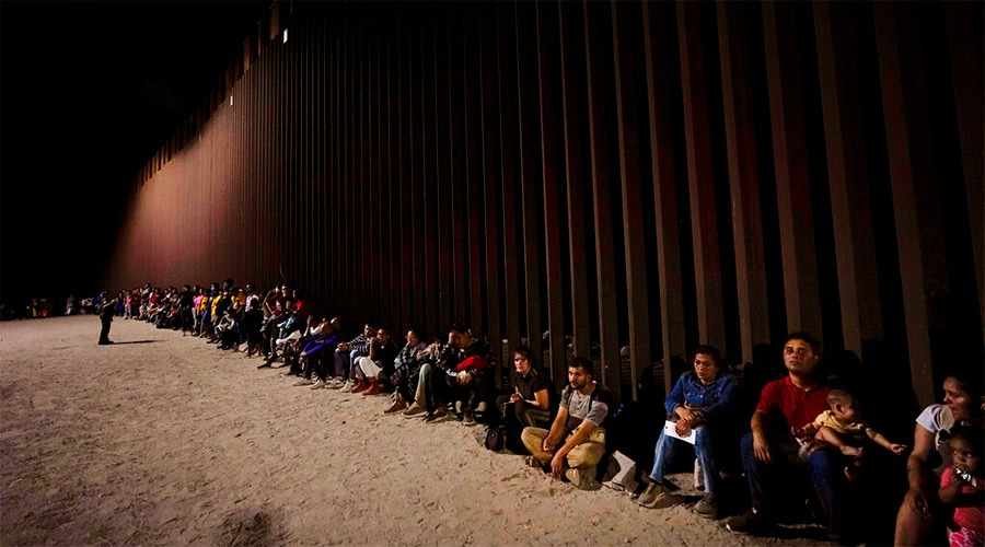 CONGRESISTAS REPUBLICANOS BUSCARÁN REINSTAURAR EL “QUÉDATE EN MÉXICO” EN 2023