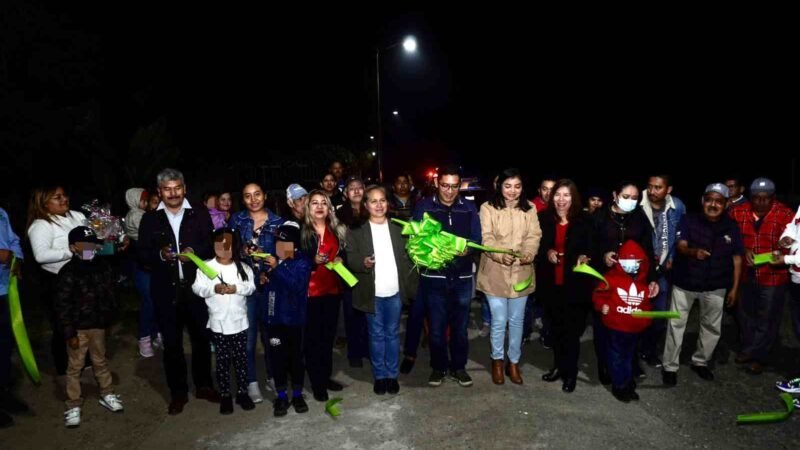 INAUGURA ERNESTO RUIZ ALUMBRADO EN SAN JOSÉ NERIA