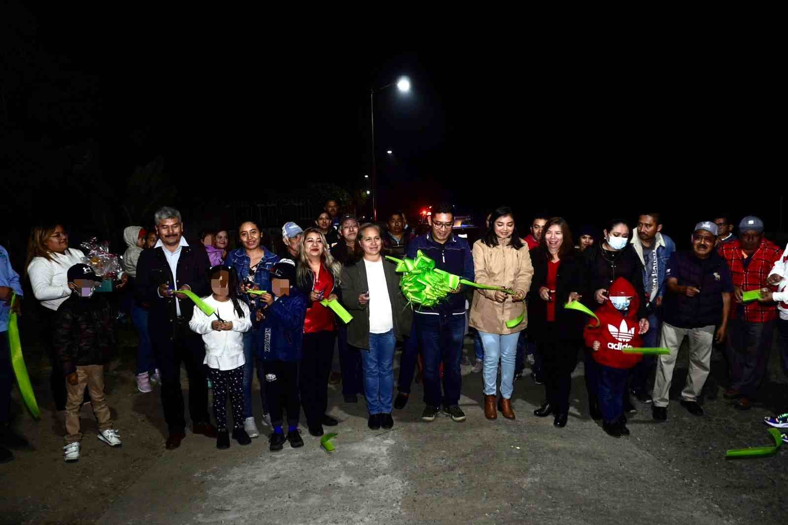 INAUGURA ERNESTO RUIZ ALUMBRADO EN SAN JOSÉ NERIA