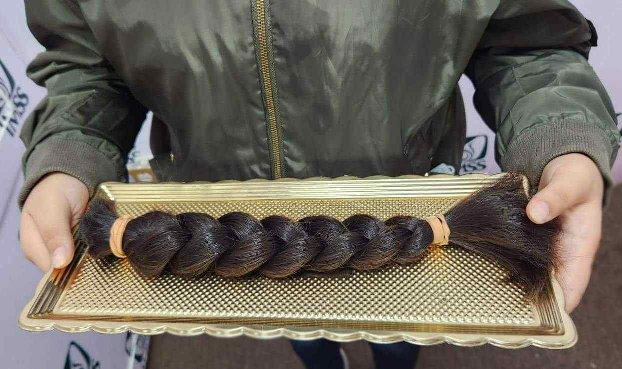 ESTUDIANTE DE YANGA PONE EL EJEMPLO Y DONA CABELLO PARA PELUCA ONCOLÓGICA