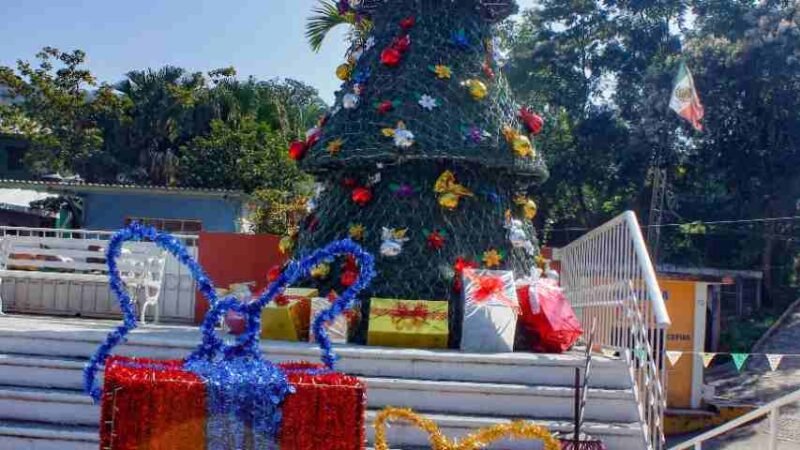 RECIBIRÁN A LA NAVIDAD CON ENCENDIDO DE PINO Y DESFILE EN ATOYAC Y POTRERO NUEVO