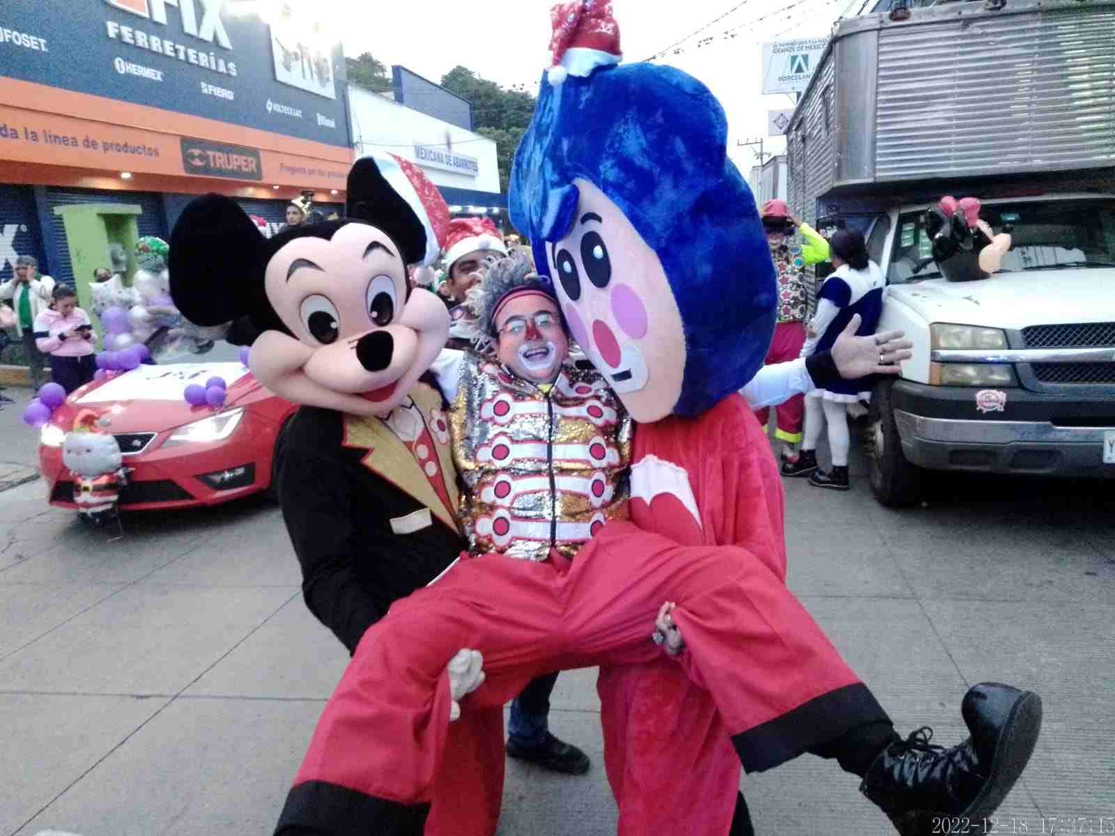 CELEBRAN DESFILE NAVIDEÑO EN CÓRDOBA