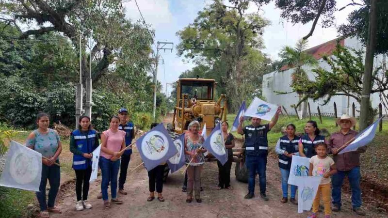 DAN BANDERAZO DE PAVIMENTACIÓN EN ZENTLA