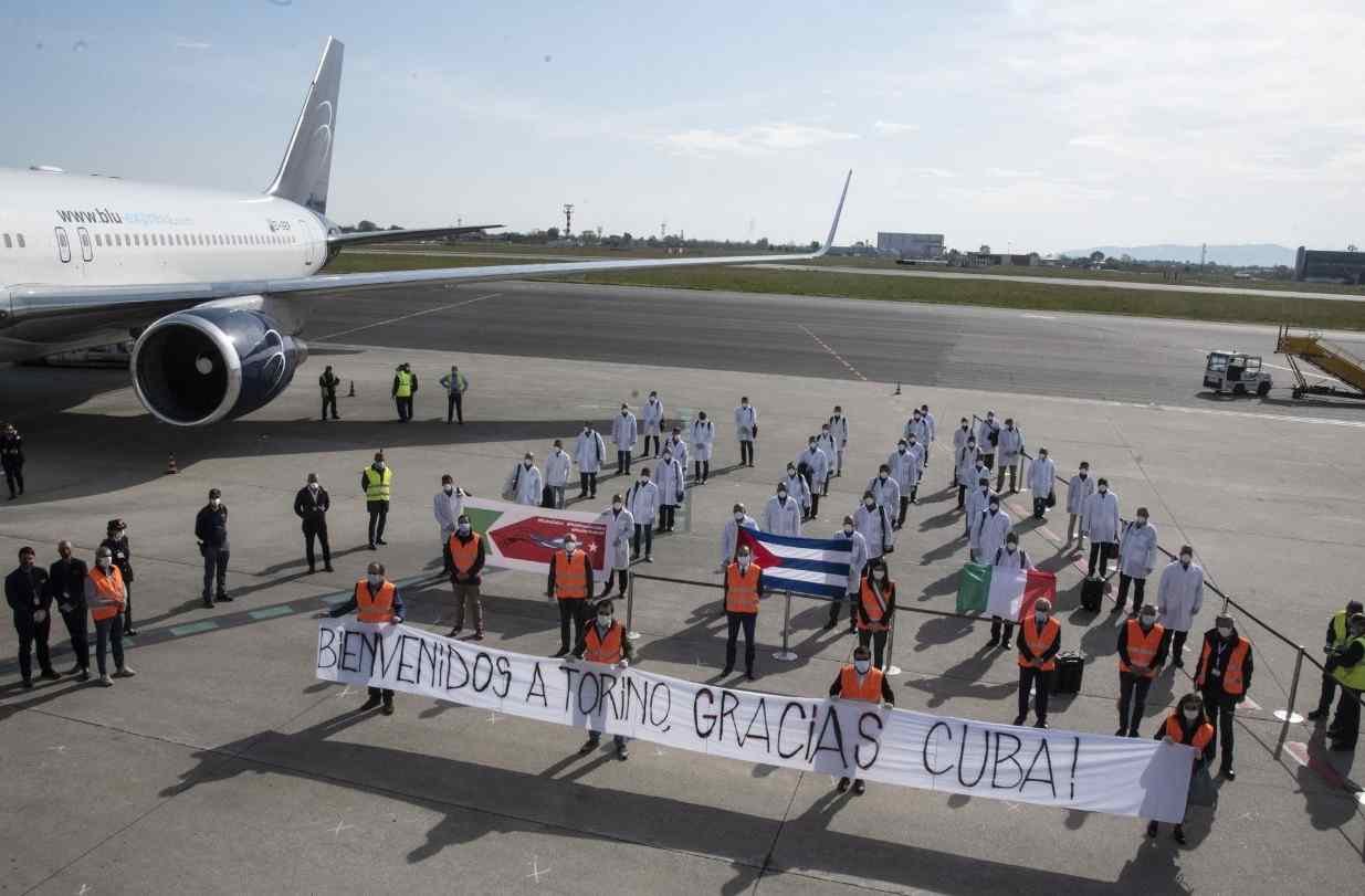 BRIGADA DE DOCTORES CUBANOS LLEGA A ITALIA
