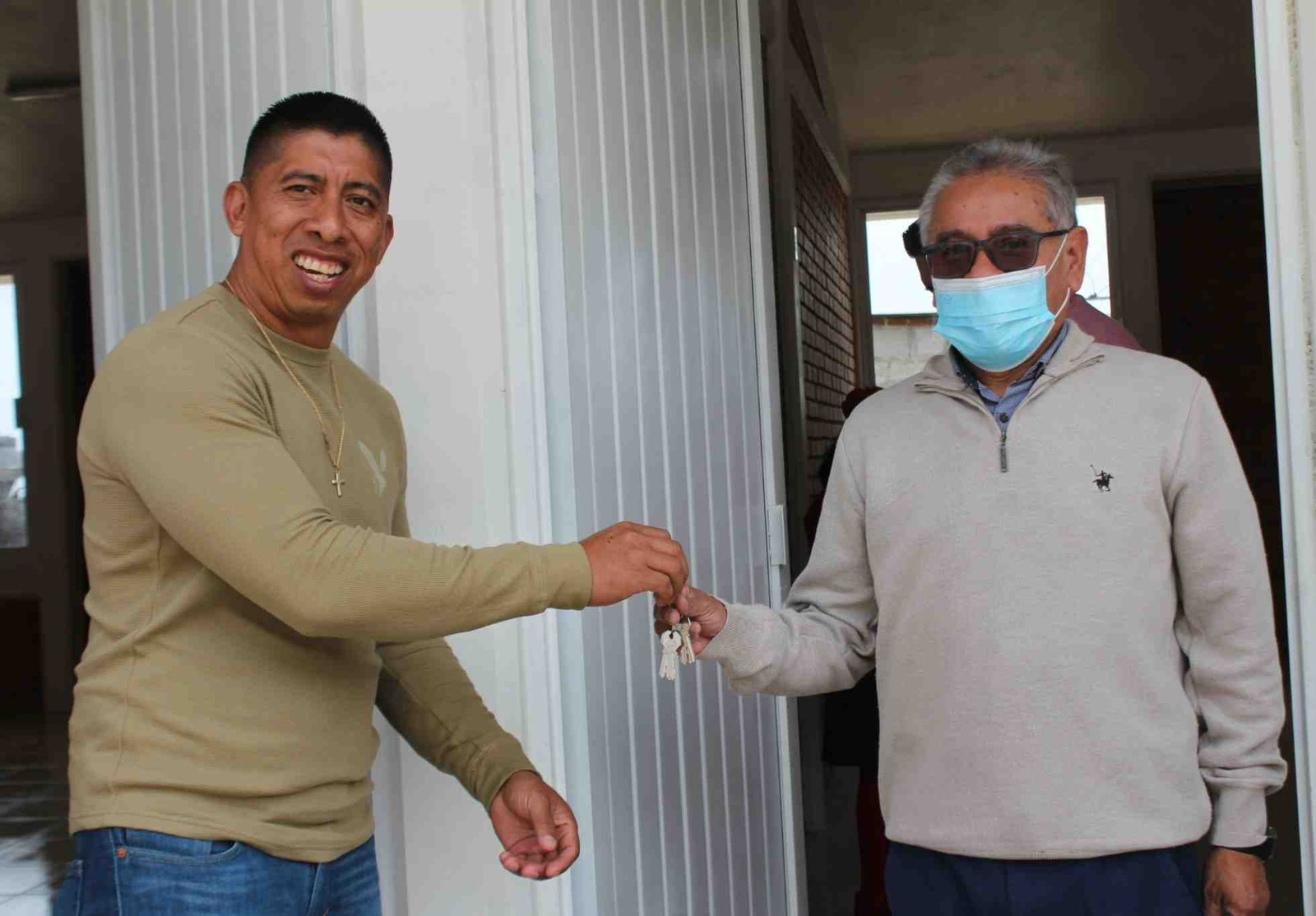 INAUGURA LEONEL SÁNCHEZ AULAS Y PAVIMENTACIÓN